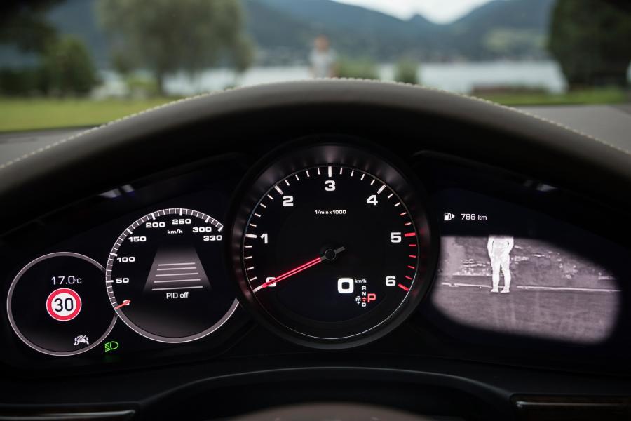 Панель приборов Porsche Panamera 4S Diesel 2016 года  (WW) (фото 9 из 33)